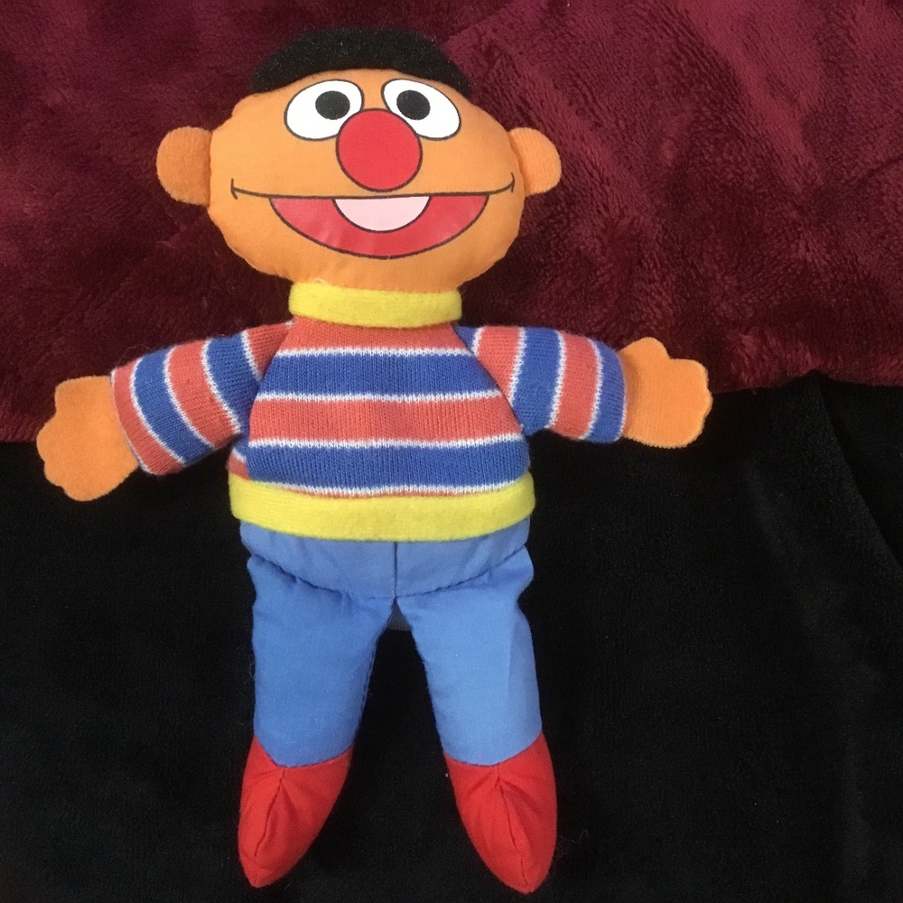Ernie - Sesame Street  (7 inches long) Vintage 1997